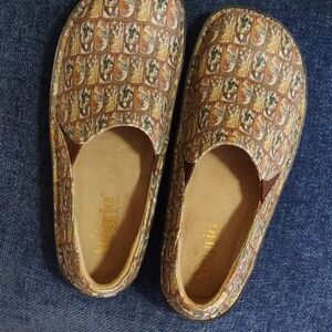 Alegria Women's Tan Multi-Pattern Slip-On Clog